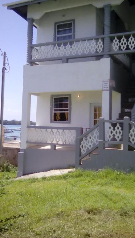 Exterior view, Memories Cottage and Apartments in Buccoo