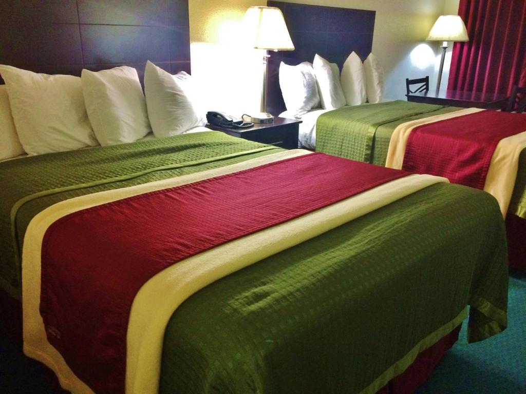 Travel Inn & Suites Atlanta Texas photo