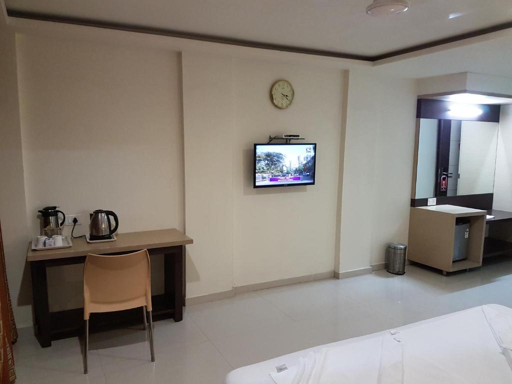 Hotel Swagath Grand Suchitra