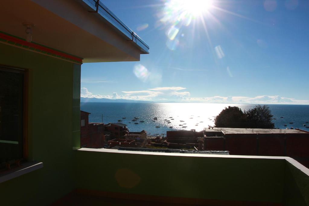 Hostal Algas Del Titicaca photo