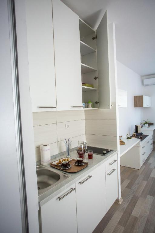The Golden City Apartments photo