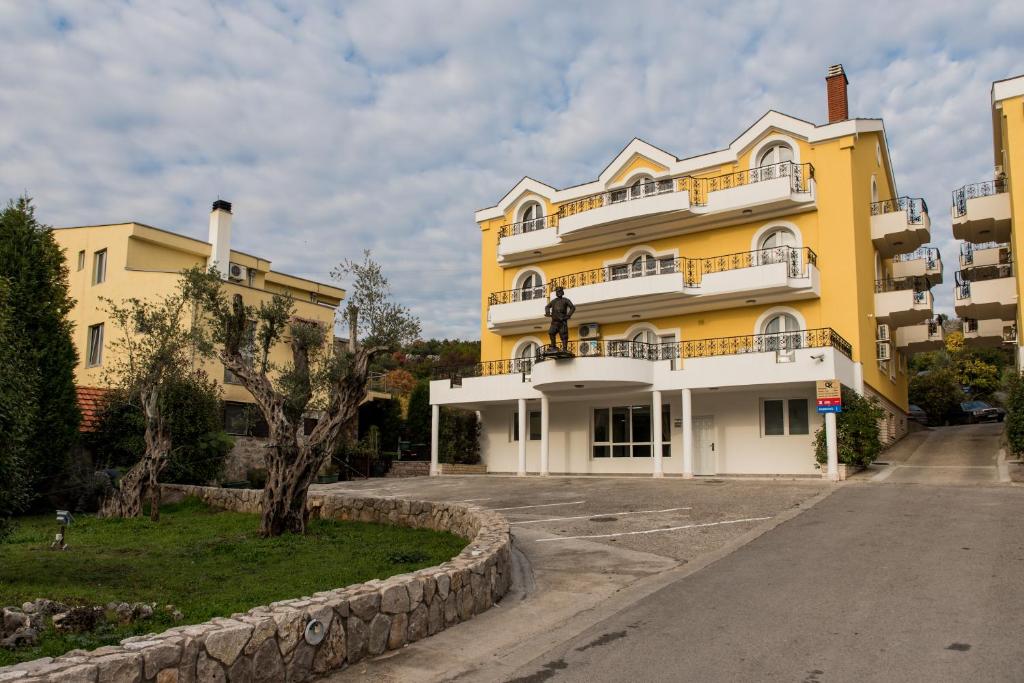 Hotel Crnogorska Kuca — Hotel in Podgorica