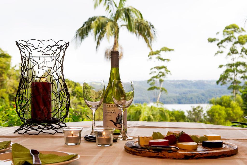 Montville Misty View Cottages - Dining image