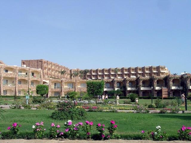Brayka Bay Reef Resort — Hotel building in Marsa Alam, Red Sea