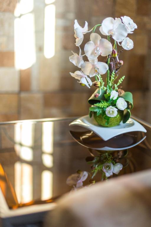 Shared lounge/TV area