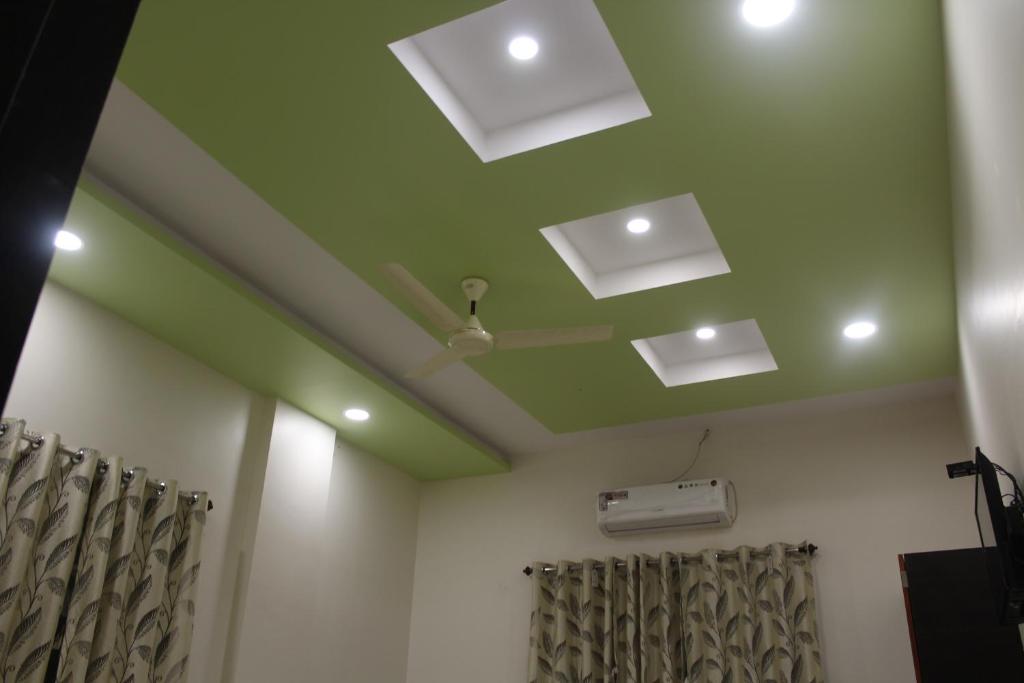 Hotel Radhika Inn photo