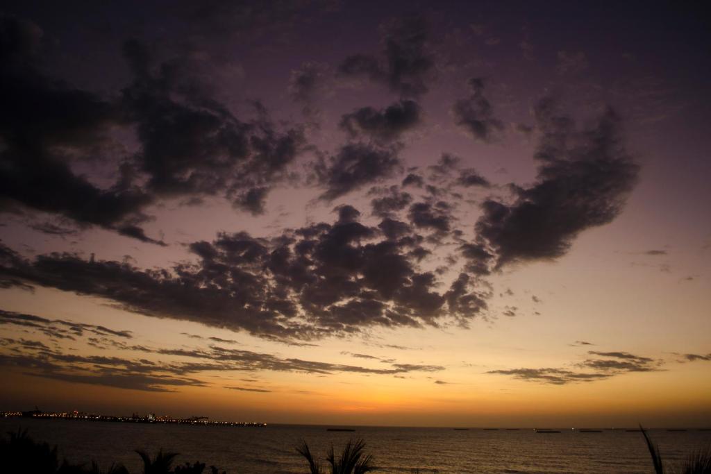 Apartamento con playa privada y piscina - 3