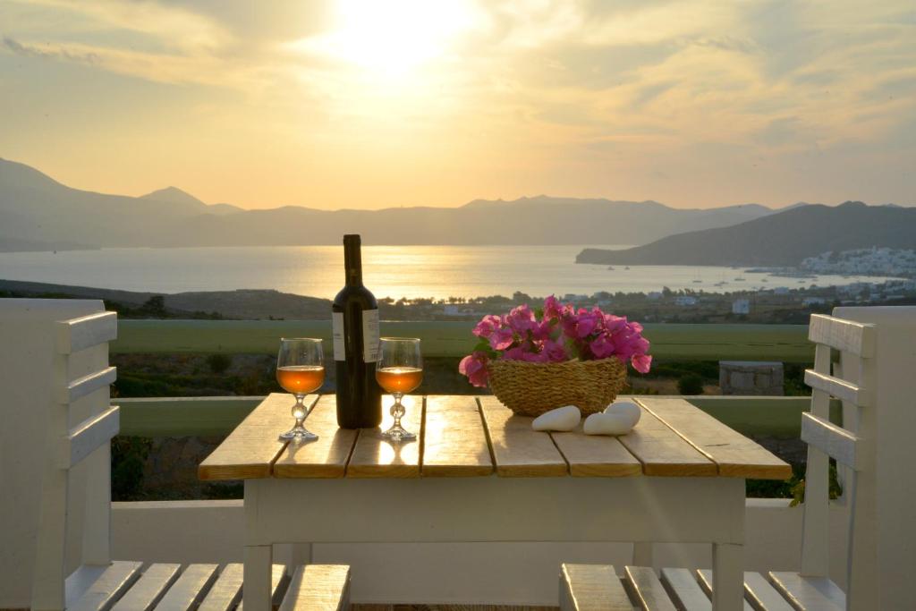 Hawk Stone — Hotel in Milos Island