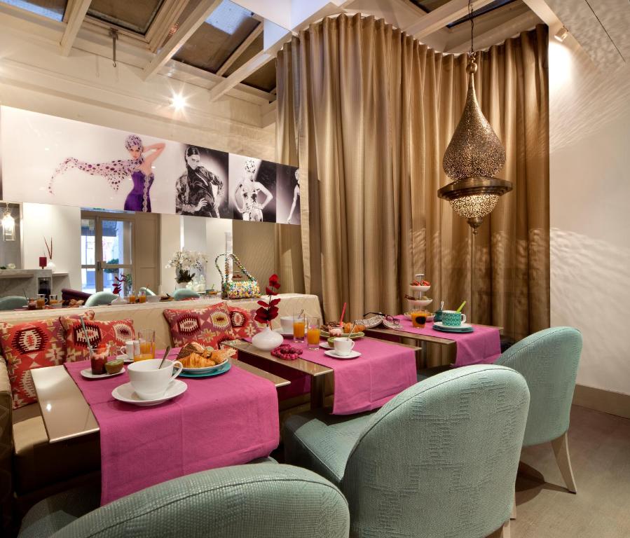 Restaurant, Hotel Mayet in Paris