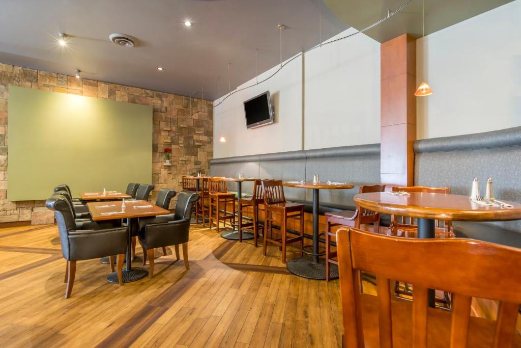 Clarion Hotel & Conference Center Sherwood Park Photo 7