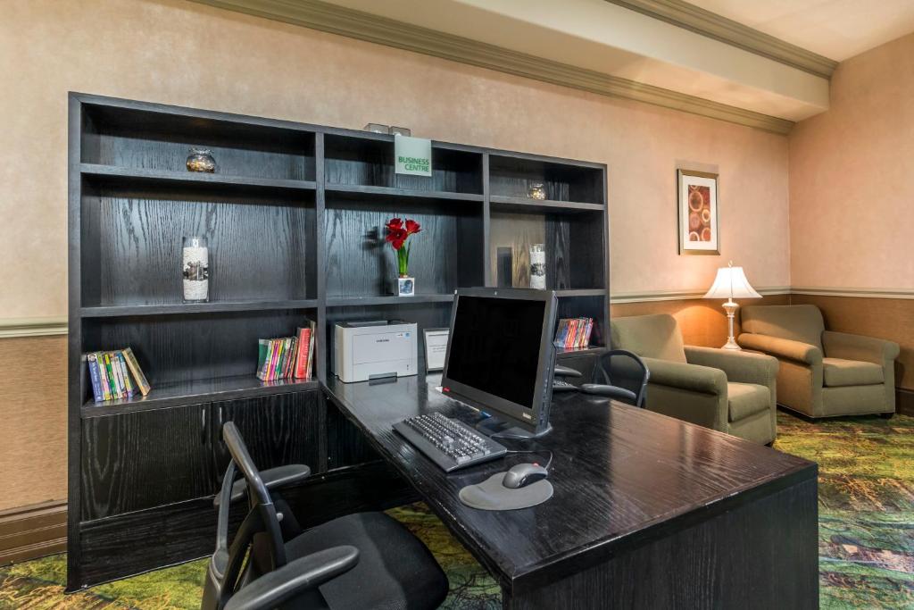 Clarion Hotel & Conference Center Sherwood Park Photo 18