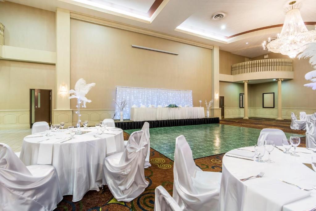 Clarion Hotel & Conference Center Sherwood Park Photo 27