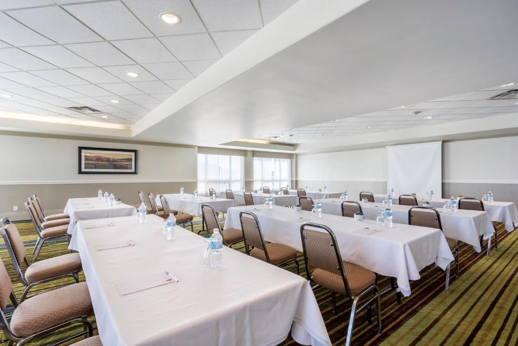 Clarion Hotel & Conference Center Sherwood Park Photo 31