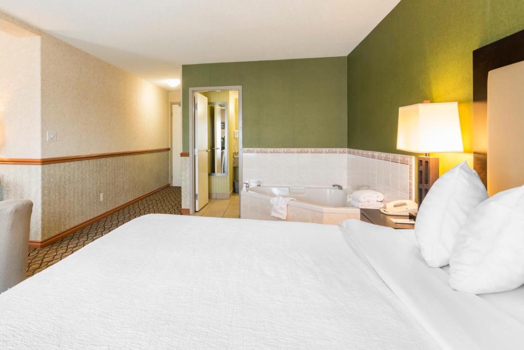 Clarion Hotel & Conference Center Sherwood Park Photo 41