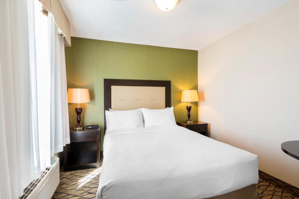 Clarion Hotel & Conference Center Sherwood Park Photo 43