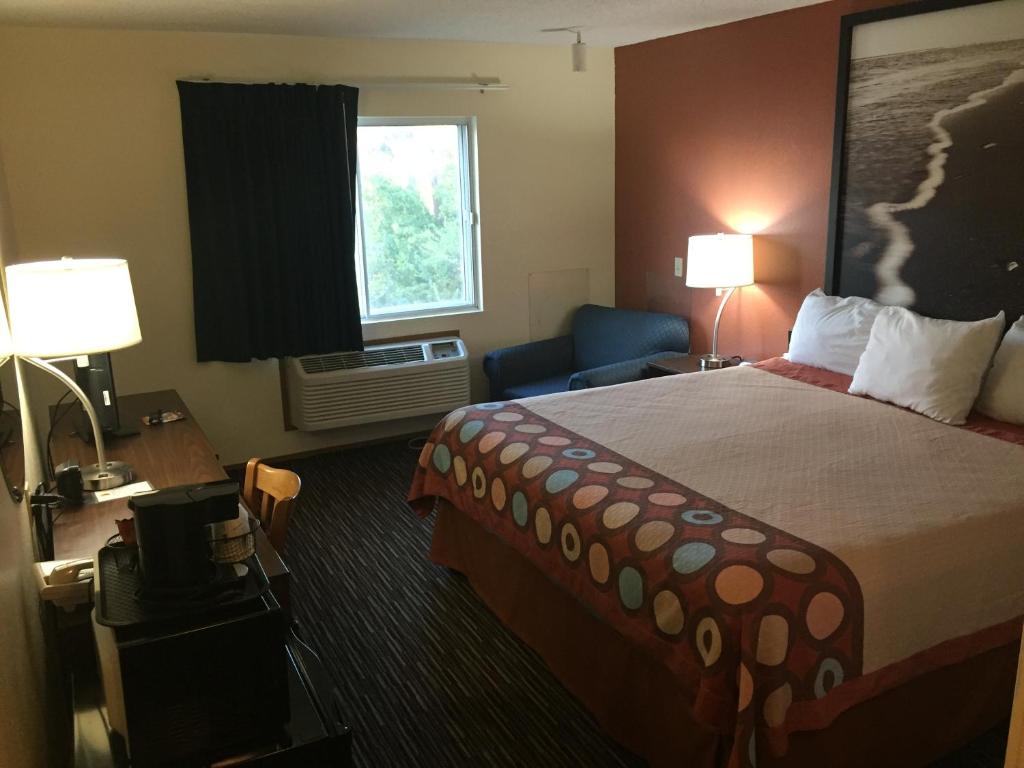 Super 8 By Wyndham College Station Photo 6