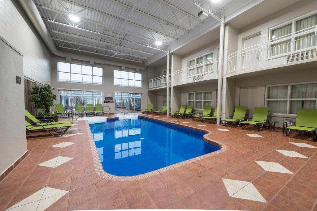 Hotel &amp; Suites Le Dauphin Drummondville — Hotel in Drummondville (QC)