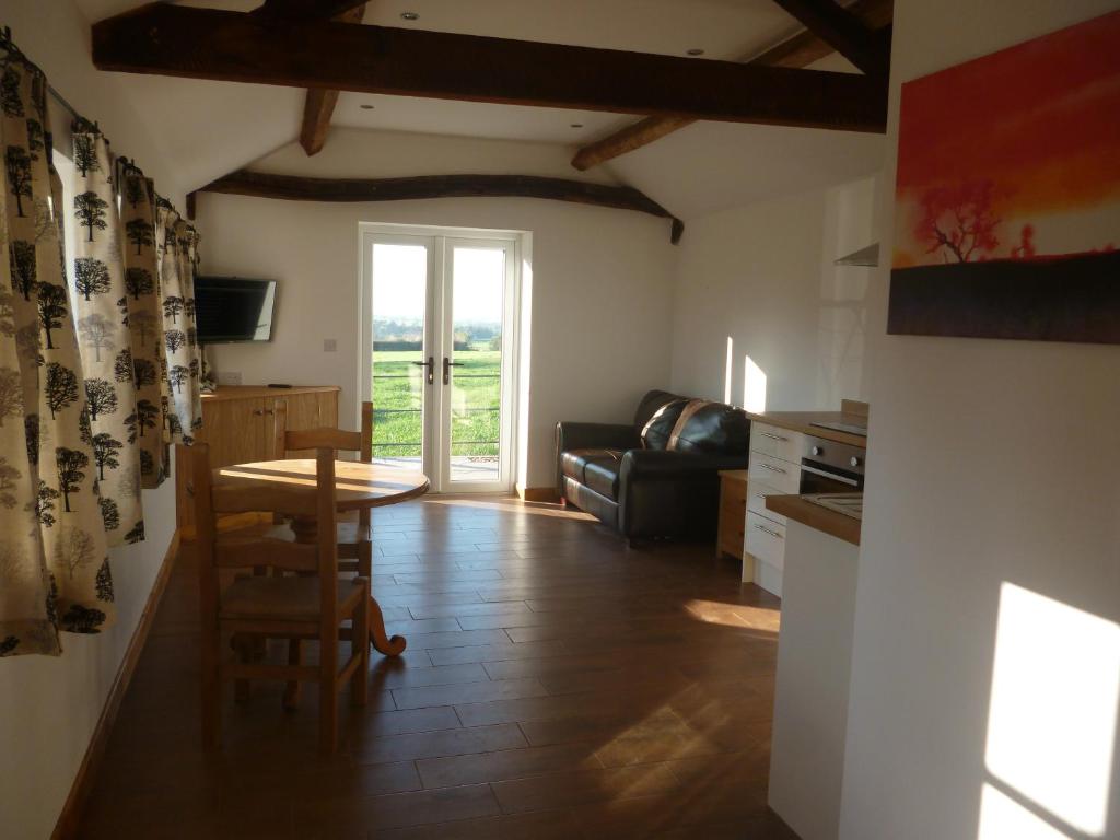 White House Farm Cottages, West Haddon photo 2