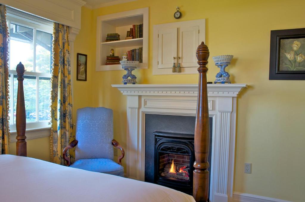 Hilltop Inn photo