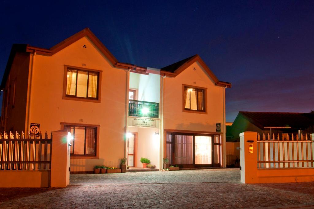 Hermanus AT HOME — Hotel in Hermanus