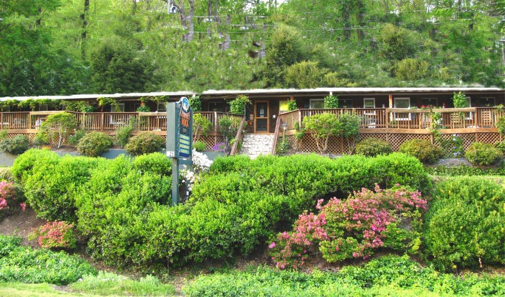 The Chimney Rock Inn &amp; Cottages — Hotel in Chimney Rock (NC)
