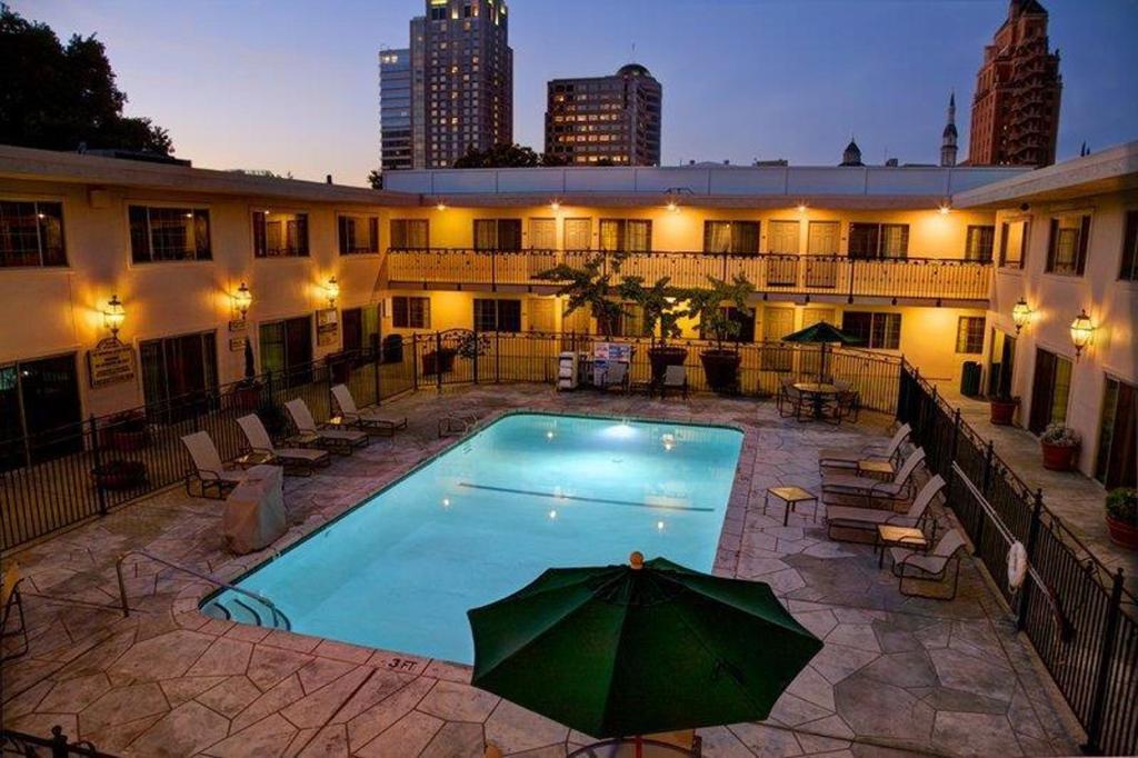 Best Western Plus Sutter House Photo 11