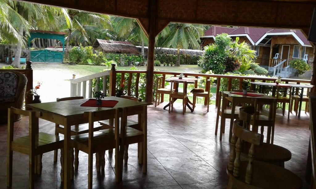 クリフ サイド ビーチ リゾート アンド コテージ (Cliff Side Beach Resort and Cottages) レストラン