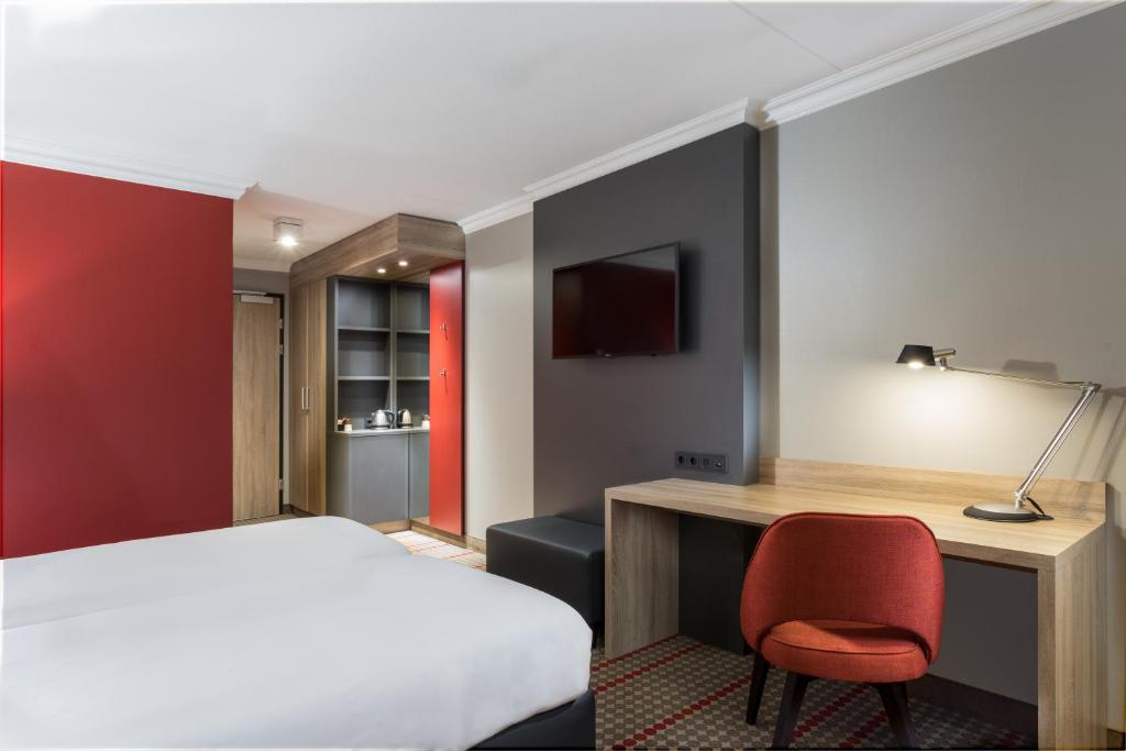 Ramada by Wyndham Amsterdam Airport Schiphol Photo 20