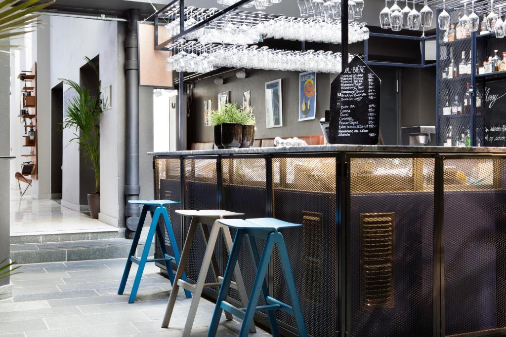 Bar/ Salón