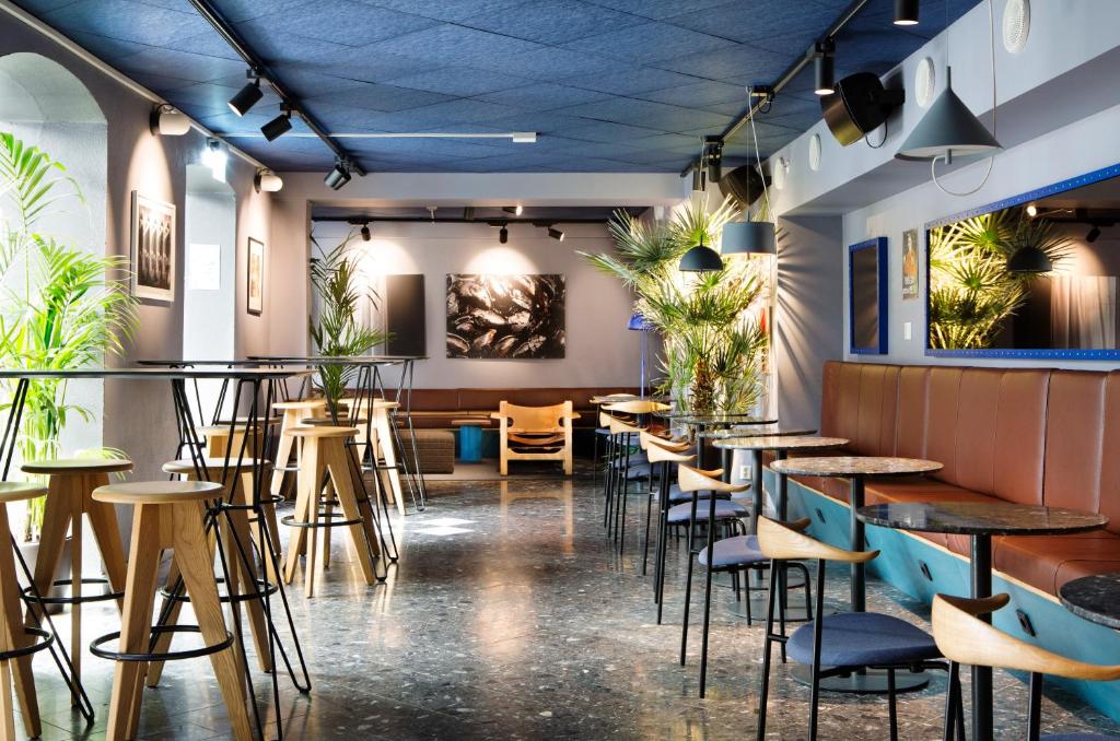 Bar/ Salón