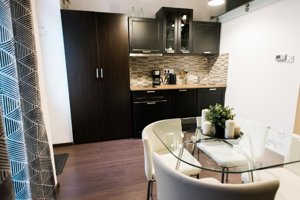 d.Five Diamond Apartment photo