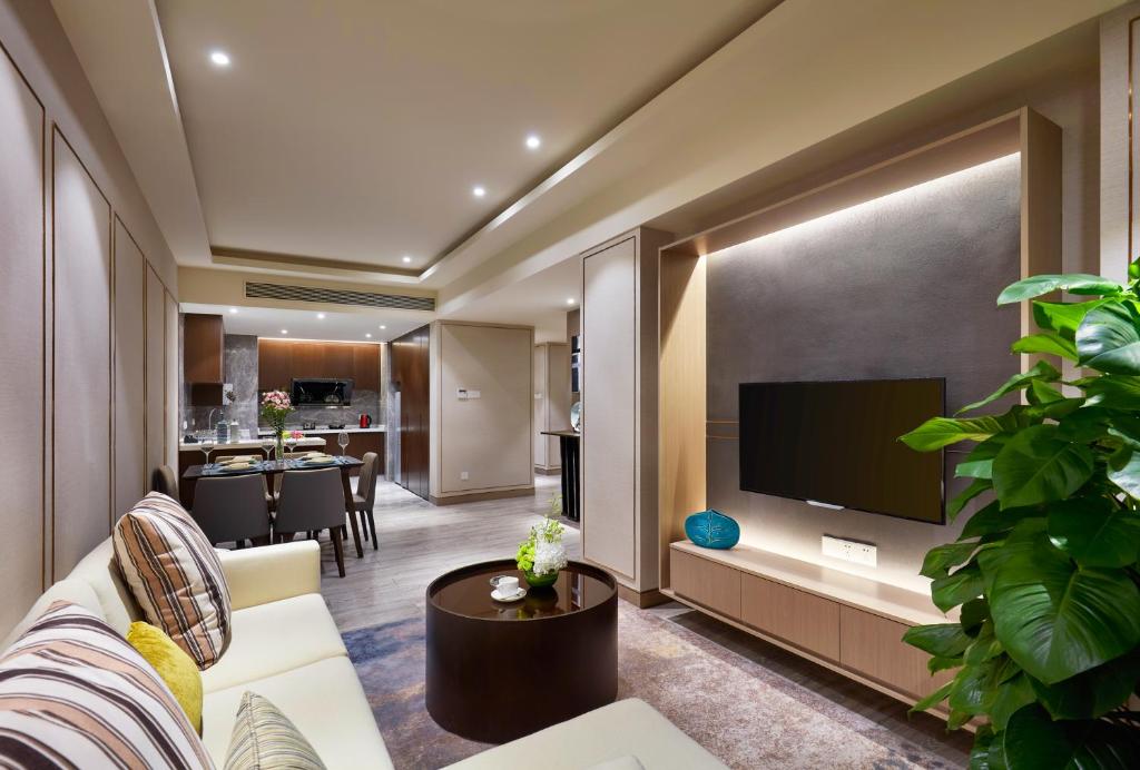 Shared lounge/TV area