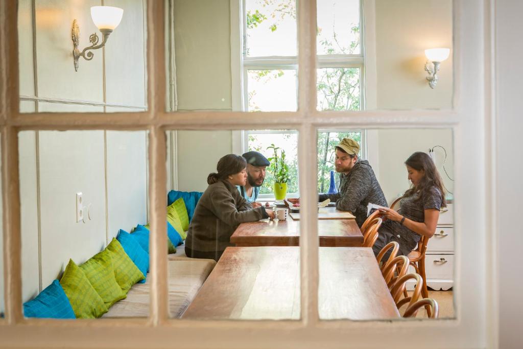 Shared lounge/TV area