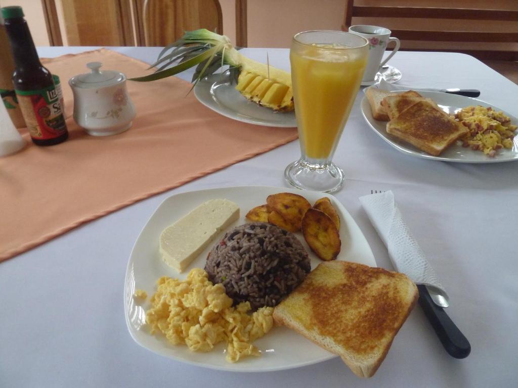 Posada Rural Rio Celeste — Hotel in Arenal