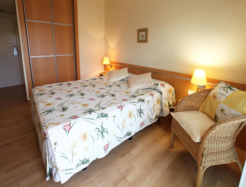 Hotel Ancora — Hotel rooms in Palamos, Catalonia
