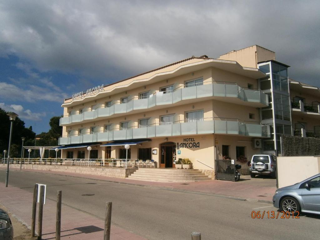 Hotel Ancora — Hotel building in Palamos, Catalonia