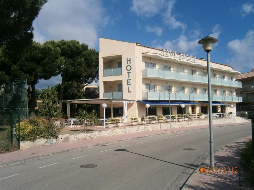 Hotel Ancora — Hotel building in Palamos, Catalonia