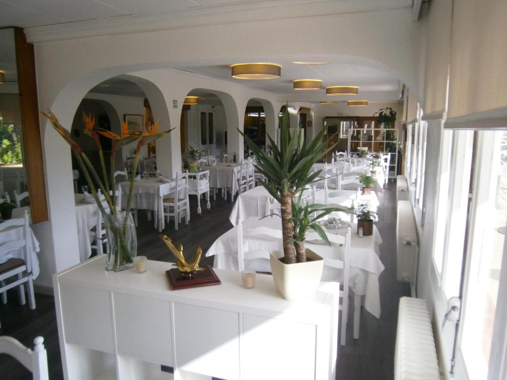 Hotel Ancora — Restaurant & bars in Palamos, Catalonia