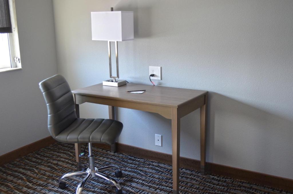 Red Lion Inn & Suites Boise Airport Photo 5
