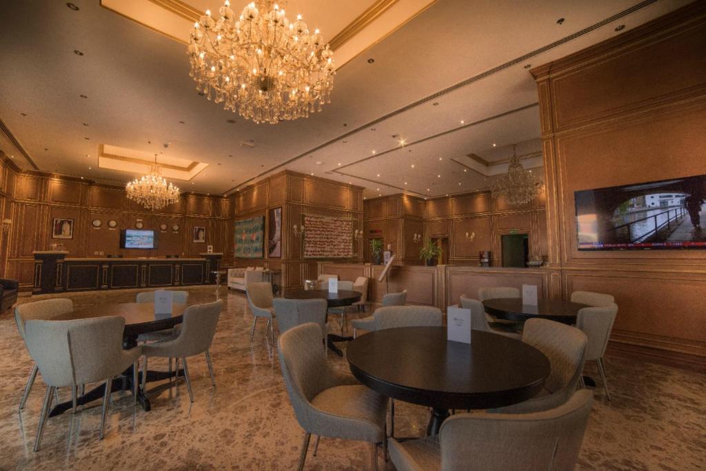 Shared lounge/TV area