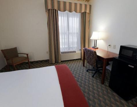 Holiday Inn Express Hotel & Suites Laurinburg photo