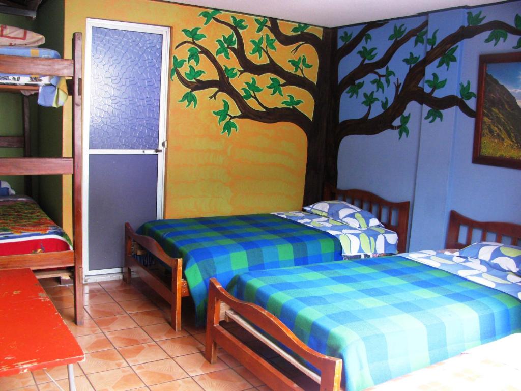 Односпальне ліжко у 4-місному загальному номері (гуртожиткового типу)