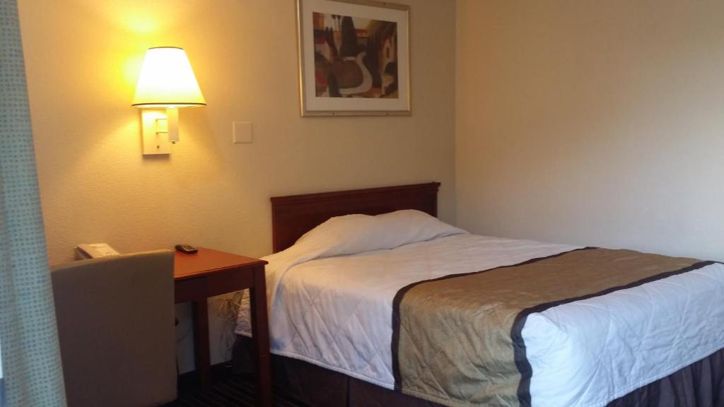 Carpet Inn — Hotel in Opelika (AL)