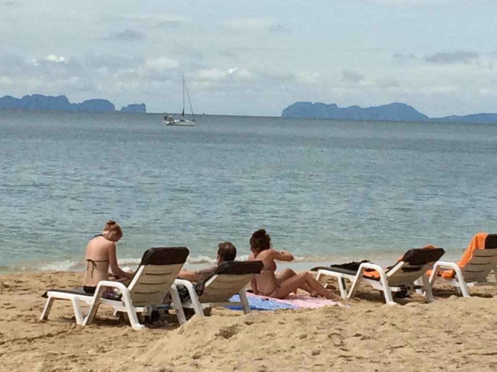 Baan Sri Lanta Sand photo