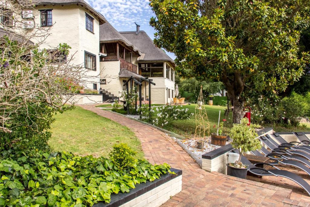 Winelands Villa Guesthouse and Cottages 外観