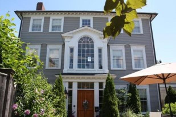 Compass Rose Inn photo