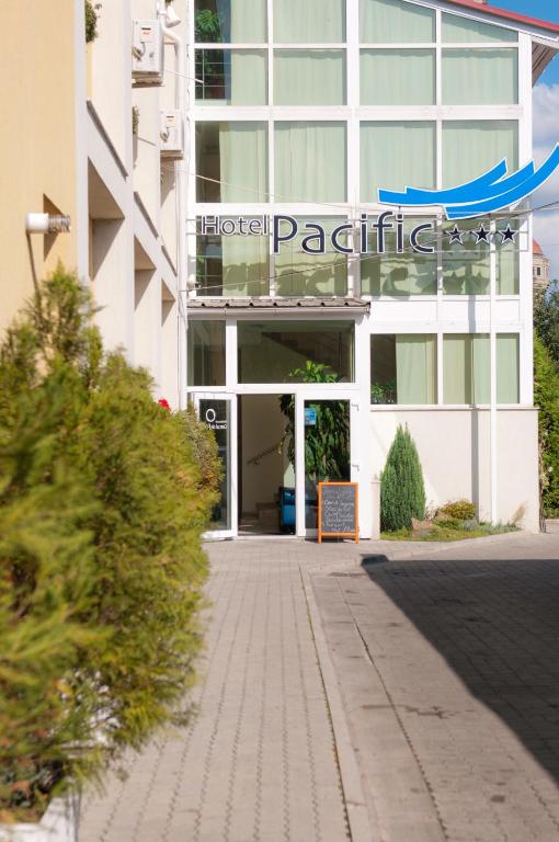 Hotel Pacific photo