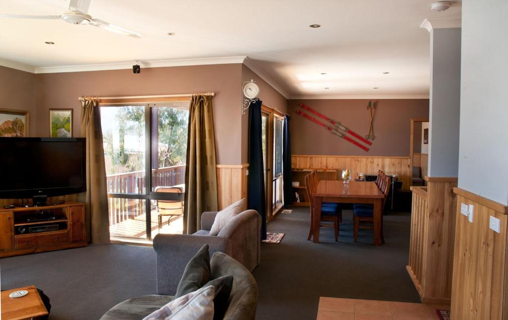 Whistler — Hotel in Bright