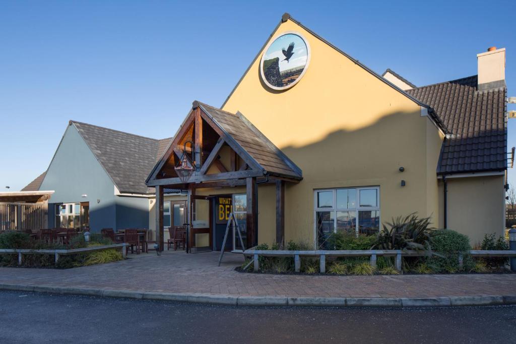 The Raven’s Cliff Lodge by Marston's Inns — Hotel in Motherwell