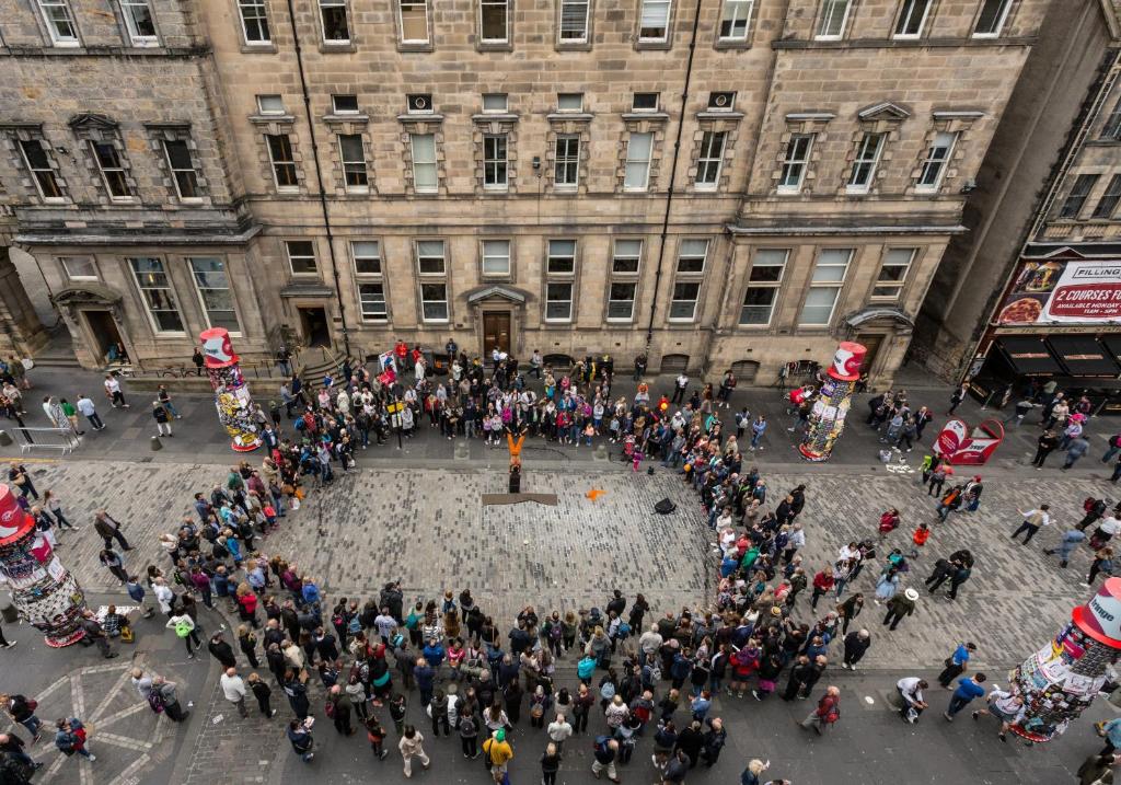 Parliament Sq (apt 5) Royal mile photo